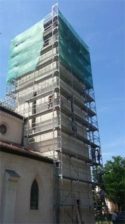 Layher állvány egy templomon