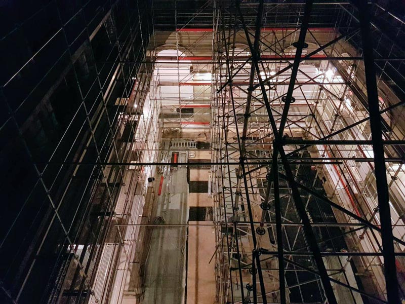 Szépművészeti Múzeum belső tere felállványozva